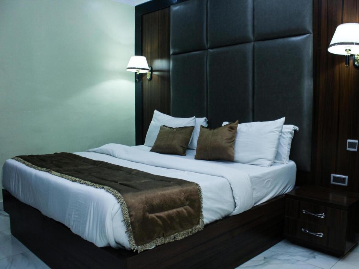 Six Diamond Hotel Икеджа Екстериор снимка