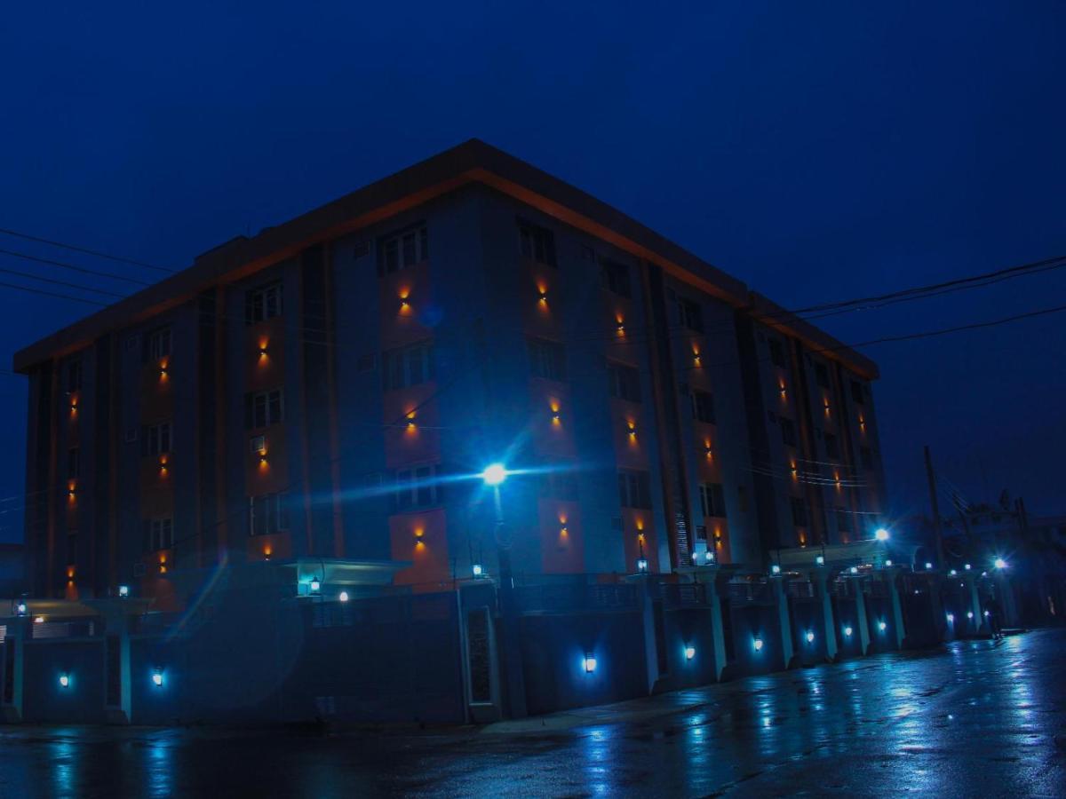 Six Diamond Hotel Икеджа Екстериор снимка
