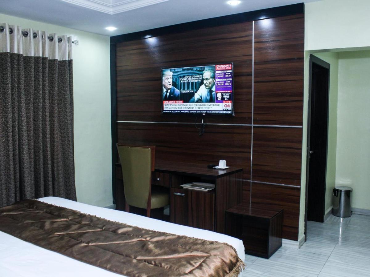Six Diamond Hotel Икеджа Екстериор снимка