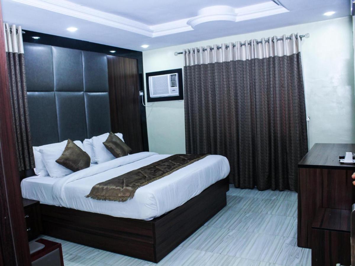 Six Diamond Hotel Икеджа Екстериор снимка