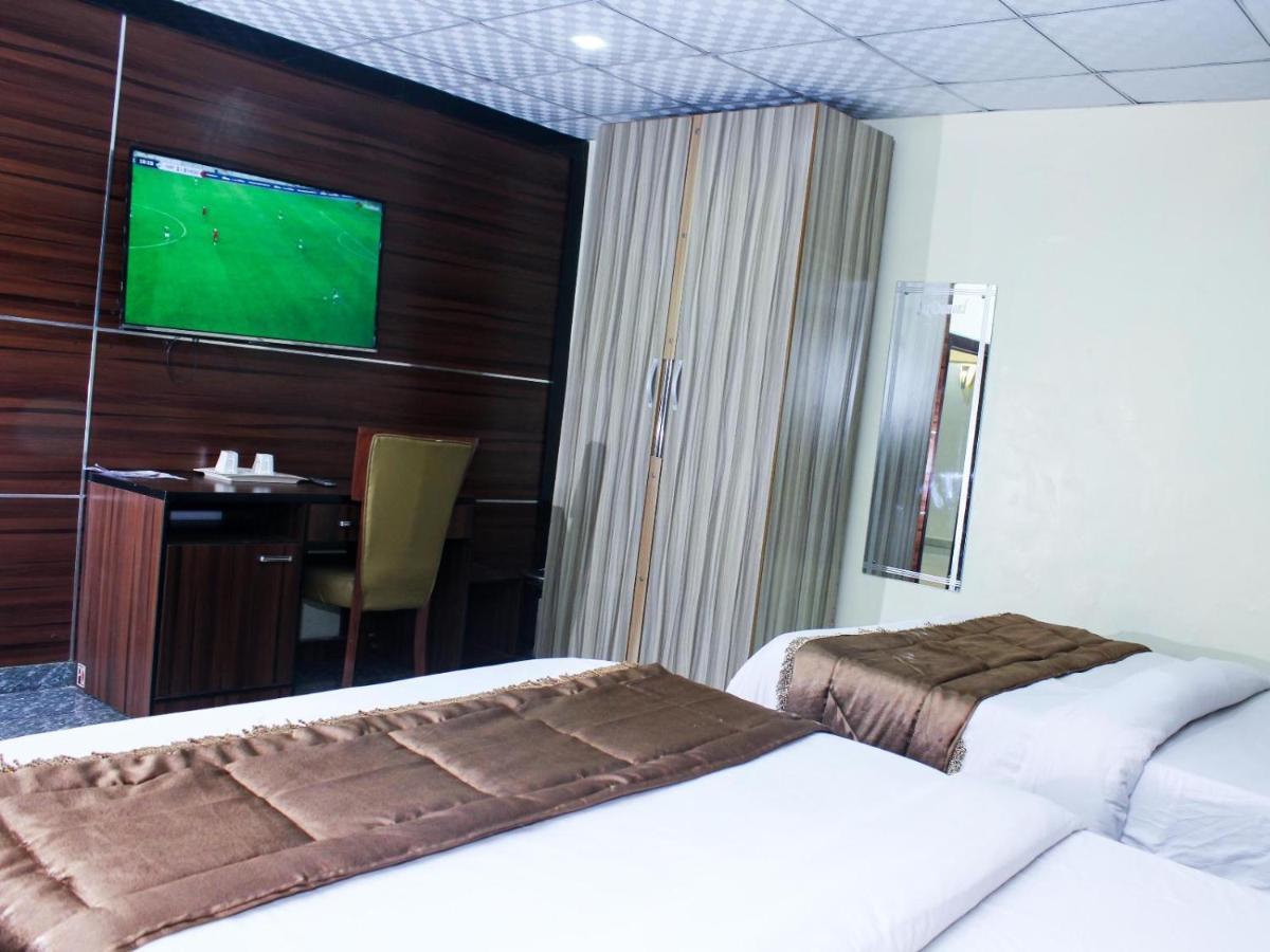 Six Diamond Hotel Икеджа Екстериор снимка