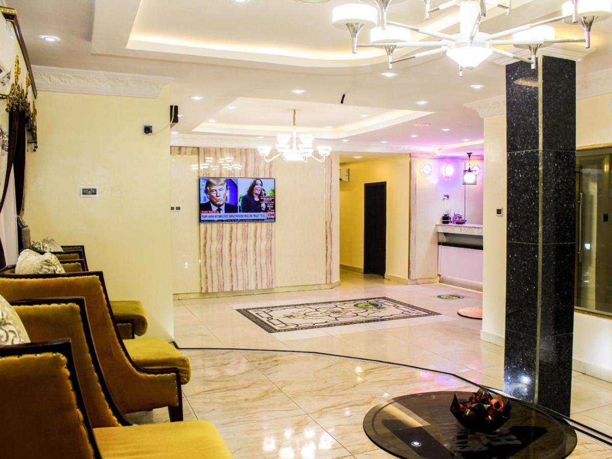 Six Diamond Hotel Икеджа Екстериор снимка