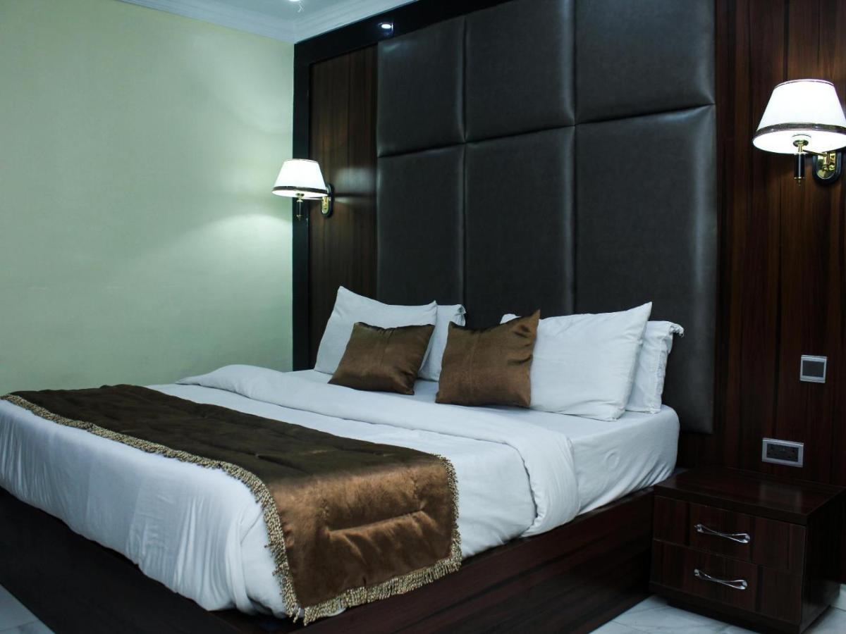Six Diamond Hotel Икеджа Екстериор снимка