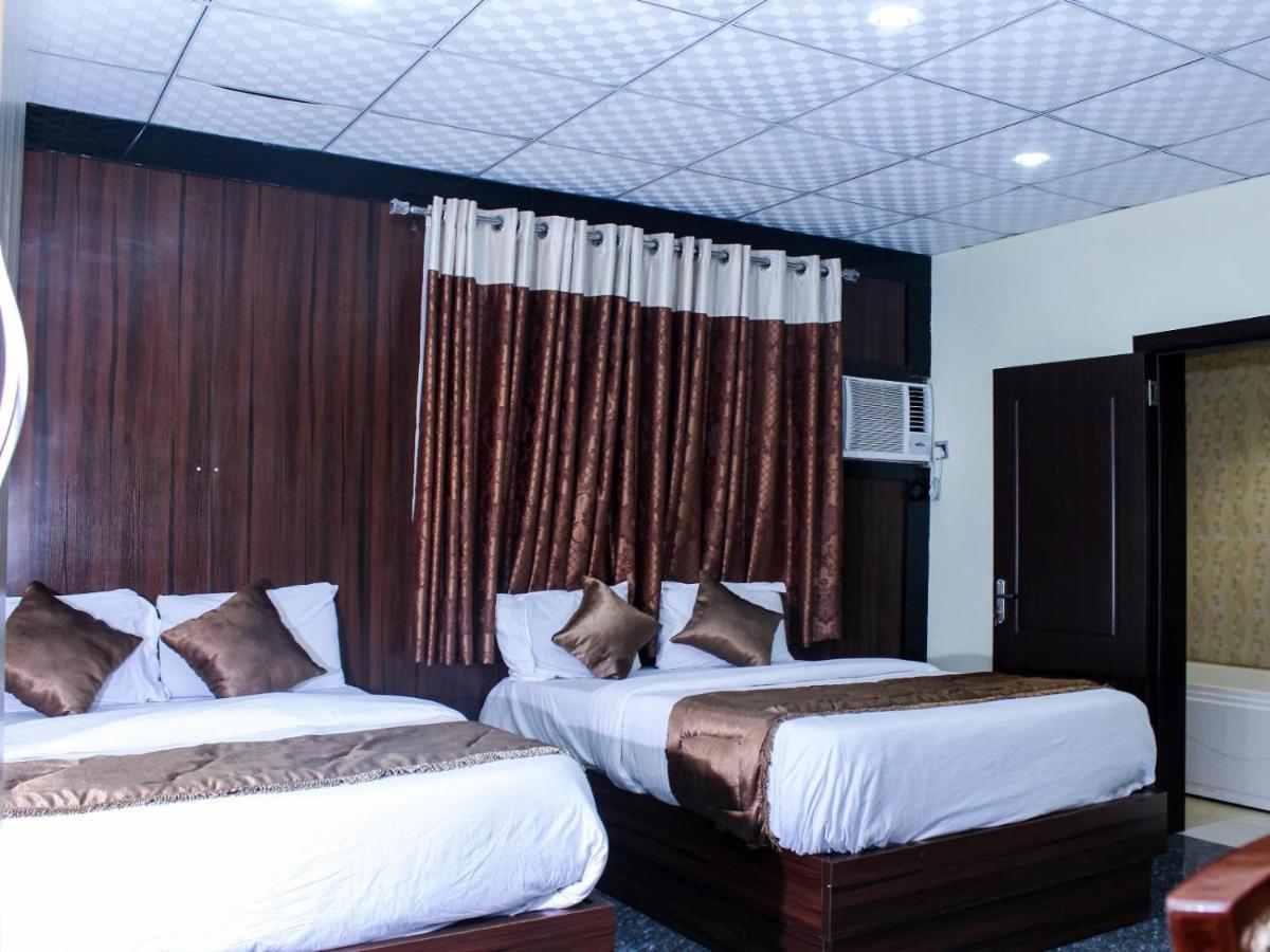 Six Diamond Hotel Икеджа Екстериор снимка