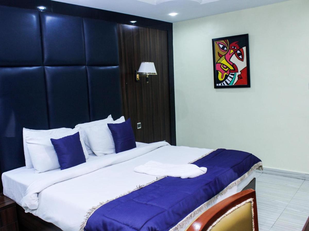 Six Diamond Hotel Икеджа Екстериор снимка